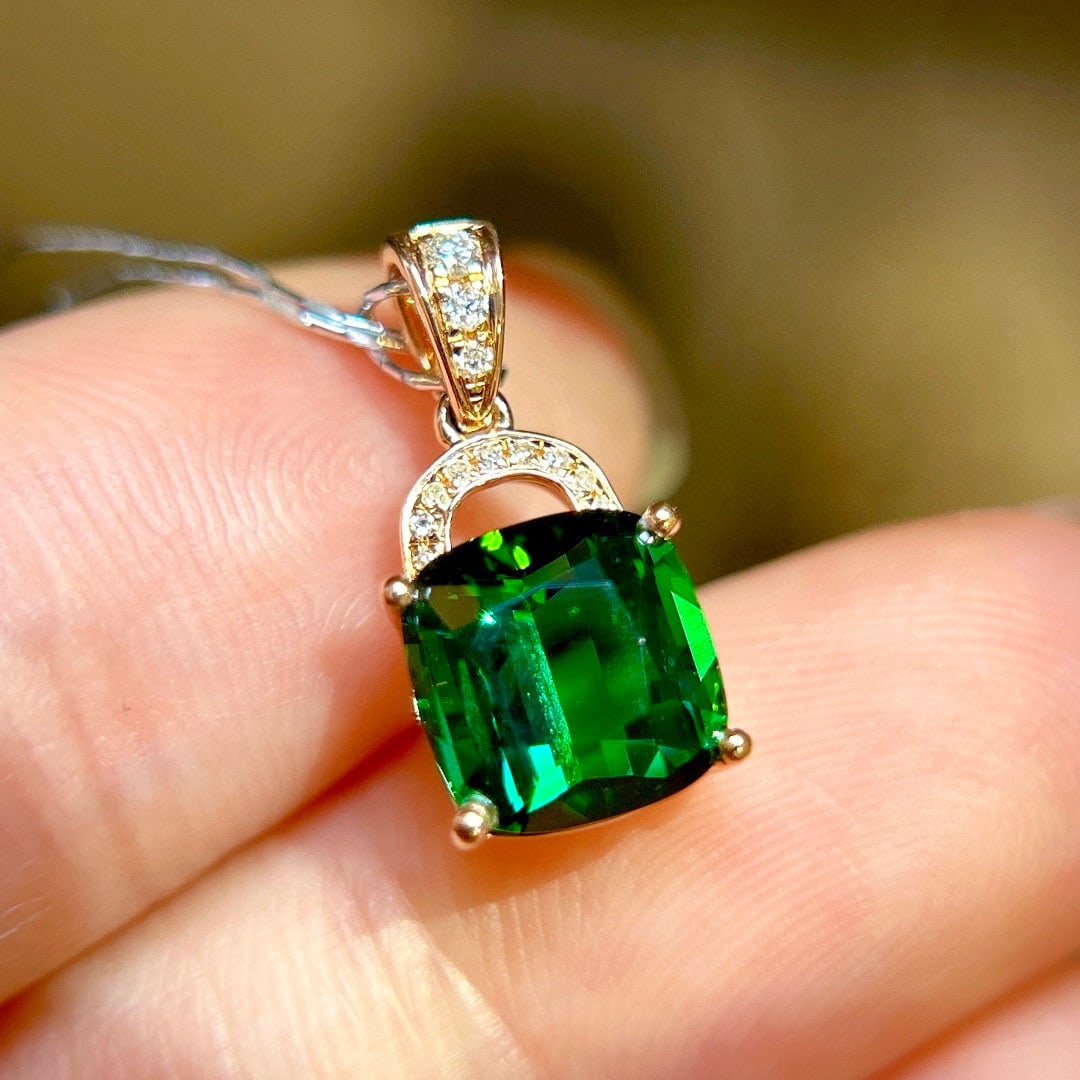 14k Gold 2.35 Ctw Natural Tourmaline & Diamond Pendant( Without Chain ): Ref:231157256 // gold content:14k gold // main gemstone:tourmaline // shape:cushion // carat weight:2. 3ct // color:green // treatment:natural // // adjacent gemstone 2 : diamond // shape:round //