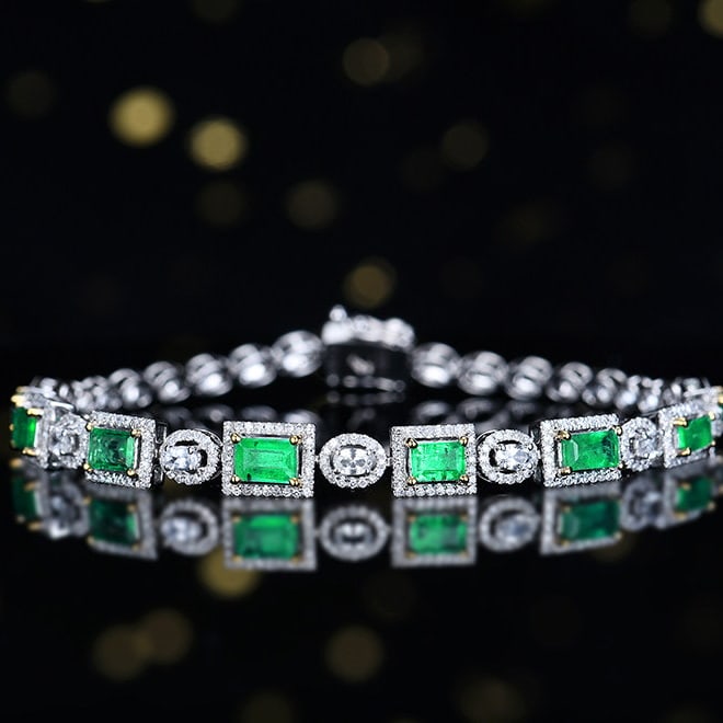 14k Gold 2.24 Ctw Natural Emerald & Diamond Bracelet: Ref:231158011 // gold content:14k gold // main gemstone:emerald // shape:octagonal // carat weight:1. 53ct // color:green // treatment:natural // // adjacent gemstone 2 : diamond // number of