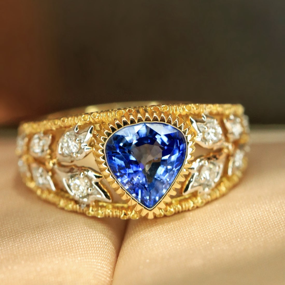 14k Gold 1.86 Ctw Natural Sapphire & Diamond Ring: Ref:231158054 // gold content:14k gold // ring size:7. 25us // // main gemstone:sapphire // shape:pear // carat weight:1. 68ct // color:cornflower blue // treatment:natural // // adjacent gemstone 2 :