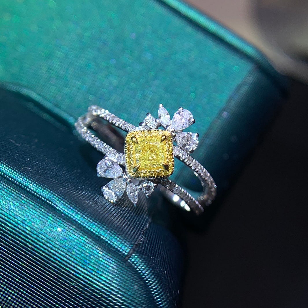 14k Gold 0.78 Ctw Natural Yellow Diamond & Diamond Ring - 4