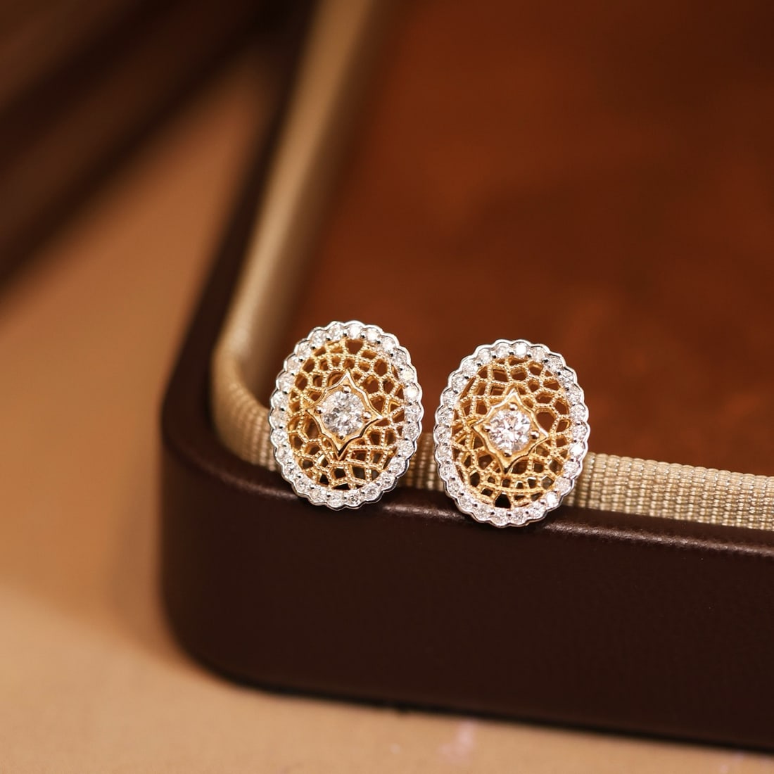 14k Gold 0.45 Ct Natural H Diamond Earrings: Ref:231158088 // gold content:14k gold // main gemstone:diamond // shape:round // carat weight:0. 45ct // clarity grade:vs-si // color:h // treatment:natural // cut grade:g // Condition: New Low Estim