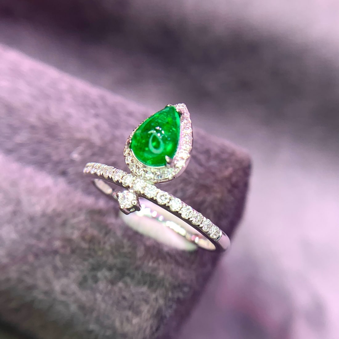 14k Gold 0.8 Ct Natural Emerald & Diamond Ring - 3
