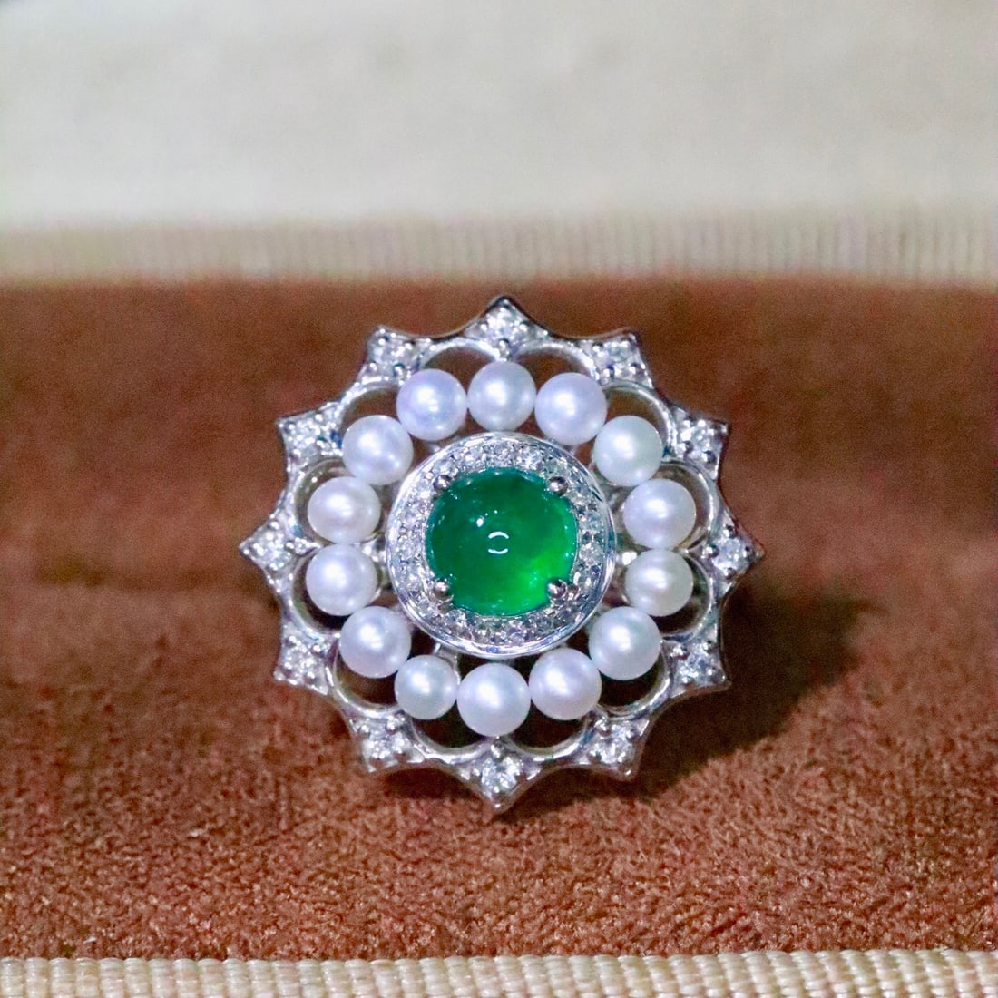 14k Gold 0.88 Ctw Natural Emerald & Diamond Ring: Ref:231158147 // gold content:14k gold // ring size:7. 25us // // main gemstone:emerald // shape:round // carat weight:0. 69ct // color:green // treatment:natural // cut grade:g // // adjacent