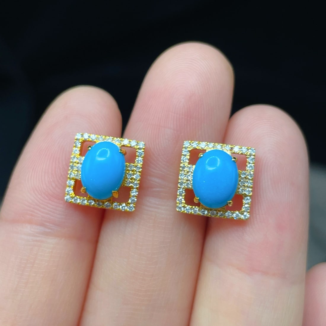 14k Gold 2.25 Ctw Natural Blue Turquoise & Diamond Earrings: Ref:231158150 // gold content:14k gold // main gemstone:blue turquoise // shape:oval // carat weight:2. 01ct // color:blue // treatment:natural // // adjacent gemstone 2 : diamond // shape:round //