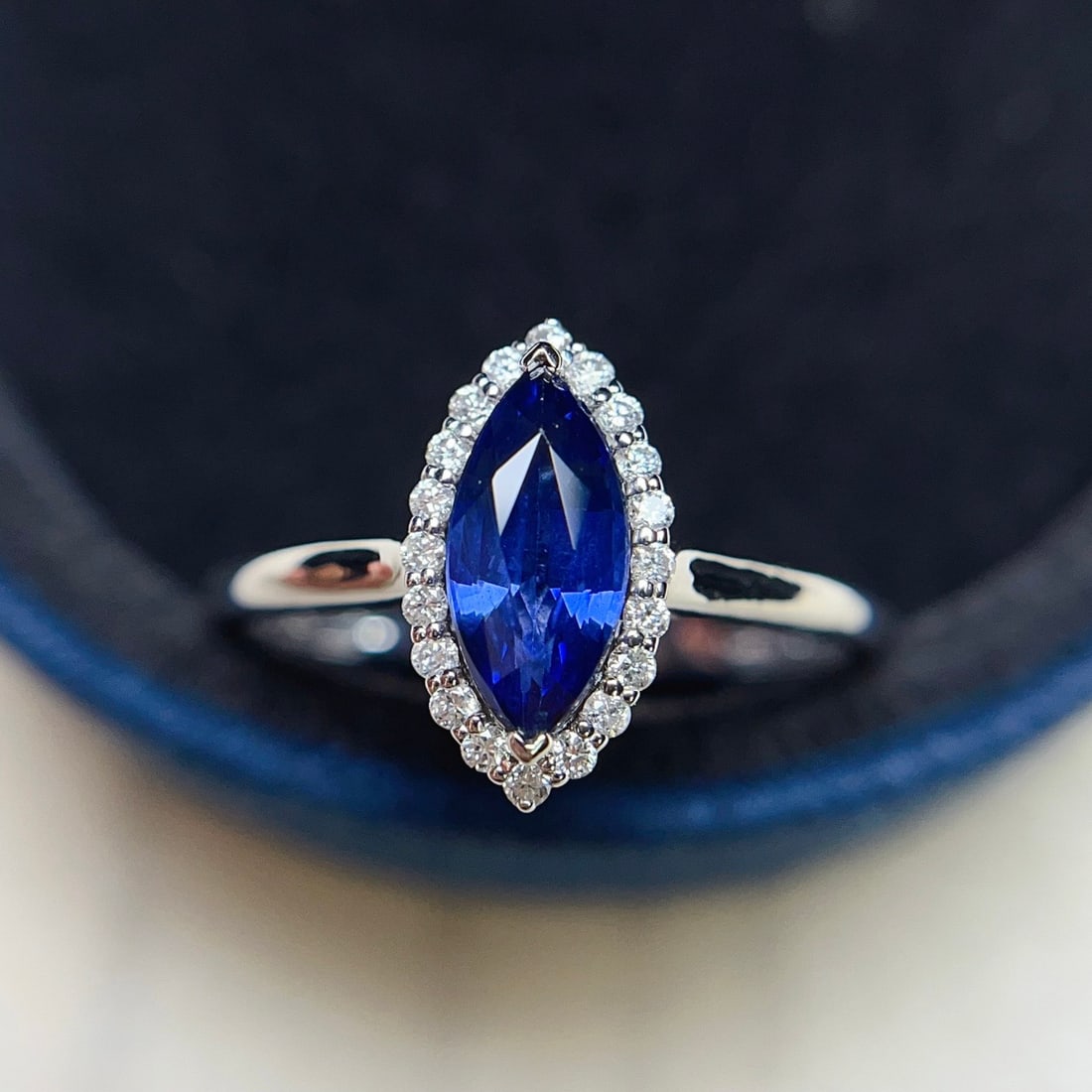 14k Gold 1.10 Ct Natural Sapphire & Diamond Ring: Ref:231158156 // gold content:14k gold // ring size:7. 25us // // main gemstone:sapphire // shape:marquise // carat weight:1. 10ct // color:blue // treatment:natural // // adjacent gemstone 2 :
