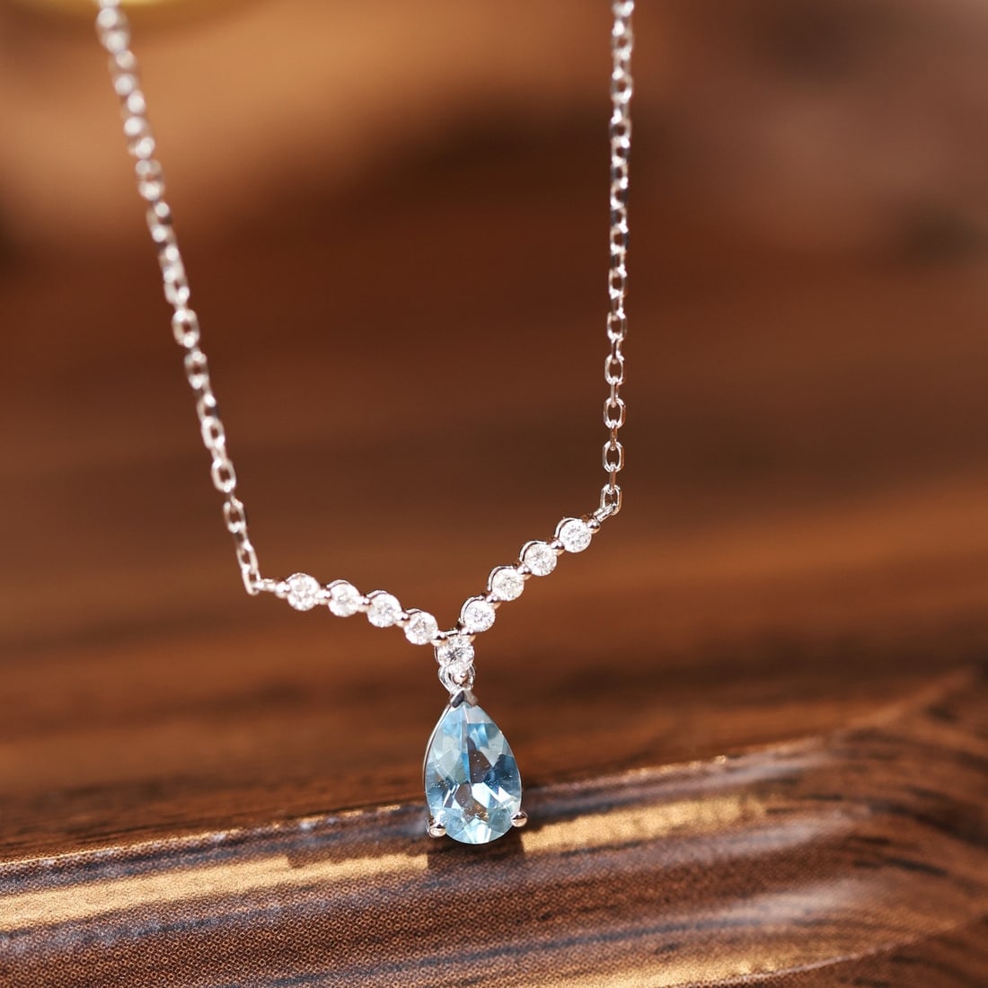14k Gold 0.67 Ctw Natural Aquamarine & Diamond Necklace: Ref:231158161 // gold content:14k gold // main gemstone:aquamarine // shape:pear // carat weight:0. 37ct // color:blue // treatment:natural // // adjacent gemstone 2 : diamond // shape:round // carat
