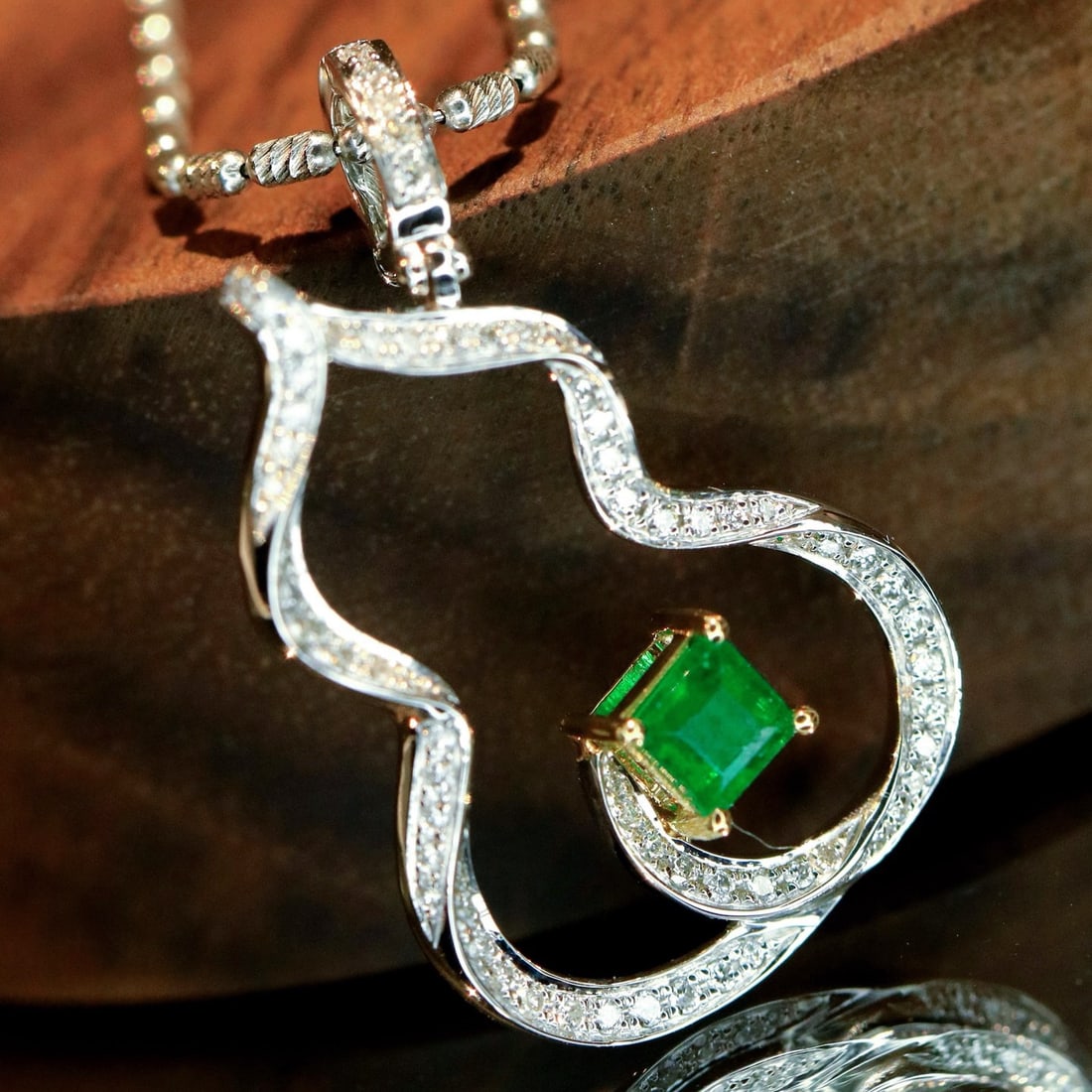 14k Gold 0.37 Ctw Natural Emerald & Diamond Pendant( Without Chain ) - 3