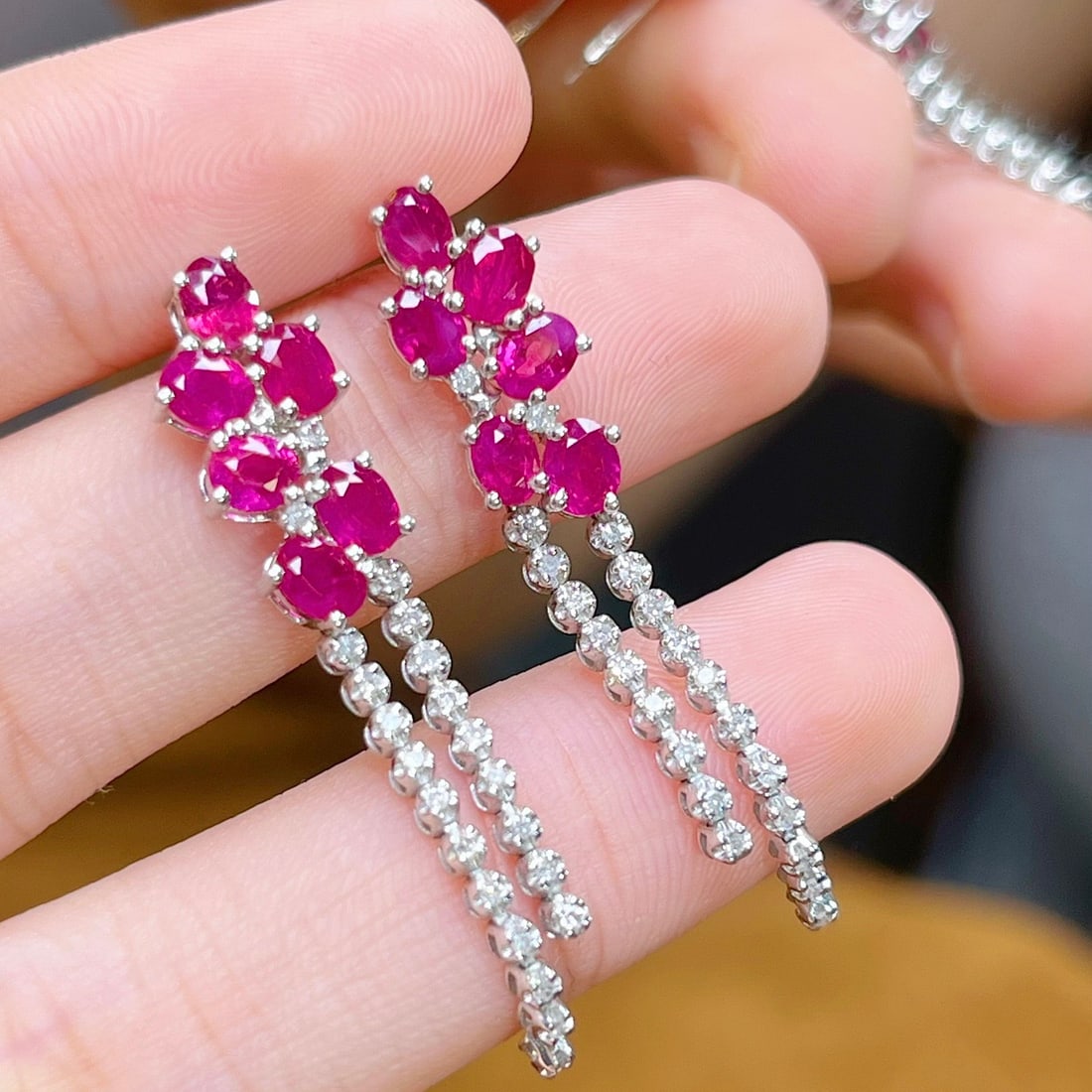 14k Gold 2.90 Ctw Natural Ruby & Diamond Earrings: Ref:231158174 // gold content:14k gold // main gemstone:ruby // shape:oval // carat weight:2. 6ct // color:red // treatment:natural // // adjacent gemstone 2 : diamond // shape:round // carat