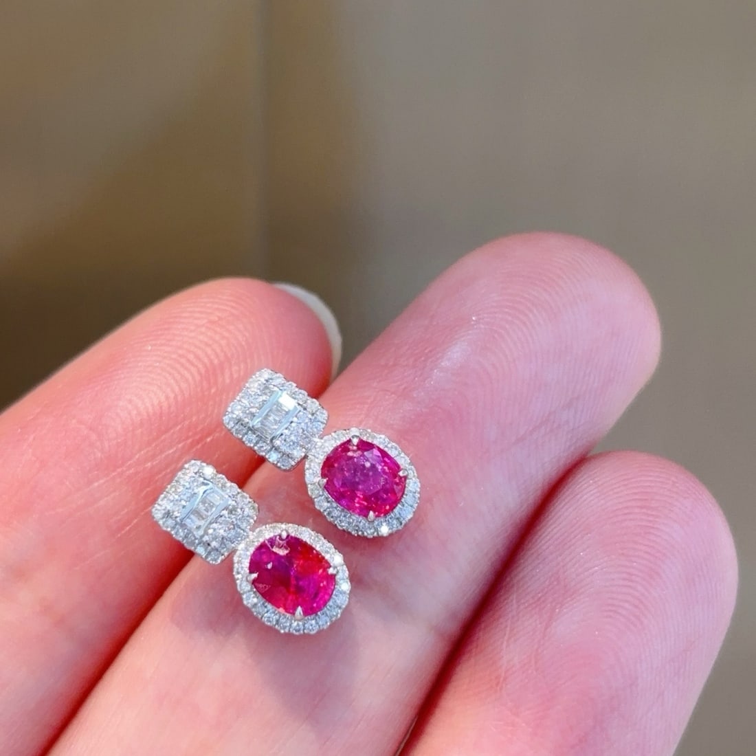 14k Gold 0.7 Ct Natural Ruby & Diamond Earrings: Ref:231158188 // gold content:14k gold // main gemstone:ruby // shape:oval // carat weight:0. 7ct // color:red // treatment:natural // // adjacent gemstone 2 : diamond // shape:multiple // clarity
