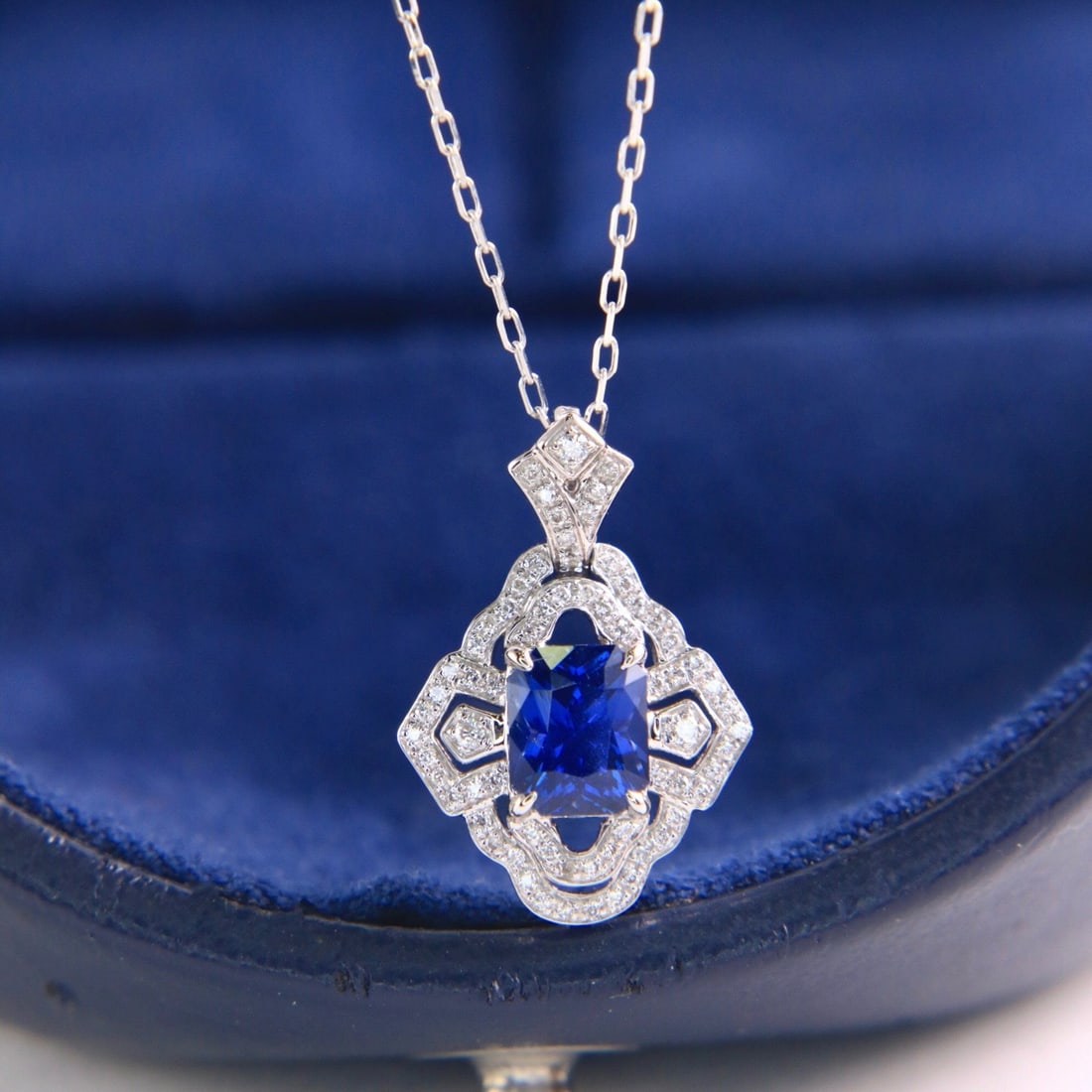 14k Gold 1.19 Ctw Natural Sapphire & Diamond Necklace: Ref:231158189 // gold content:14k gold // main gemstone:sapphire // shape:octagonal // carat weight:1. 08ct // color:blue // treatment:natural // // adjacent gemstone 2 : diamond // shape:round //
