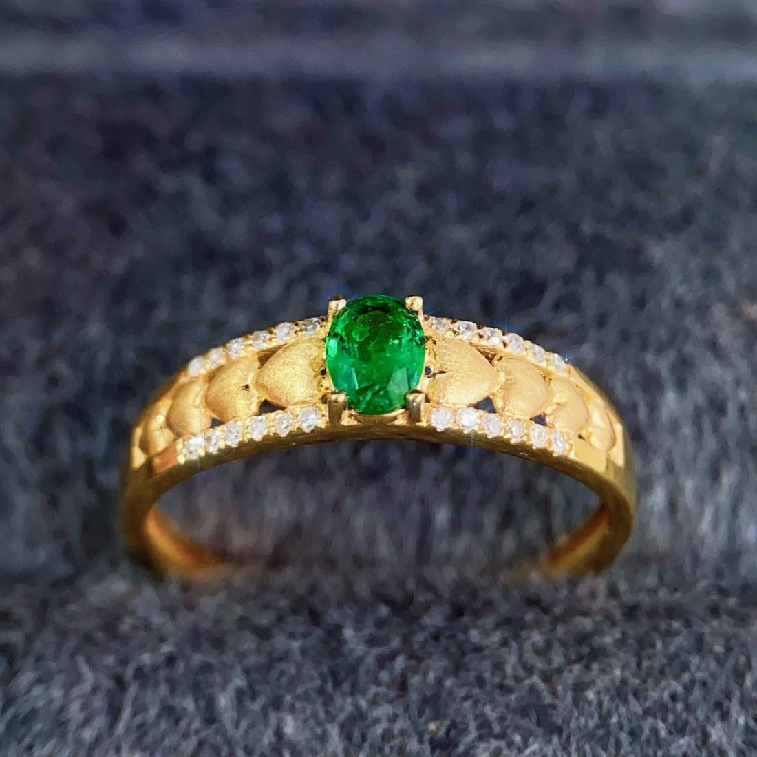 14k Gold 0.25 Ct Natural Emerald & Diamond Ring: Ref:231158193 // gold content:14k gold // ring size:7. 25us // // main gemstone:emerald // shape:oval // carat weight:0. 25ct // color:green // treatment:natural // // adjacent gemstone 2 : diamond