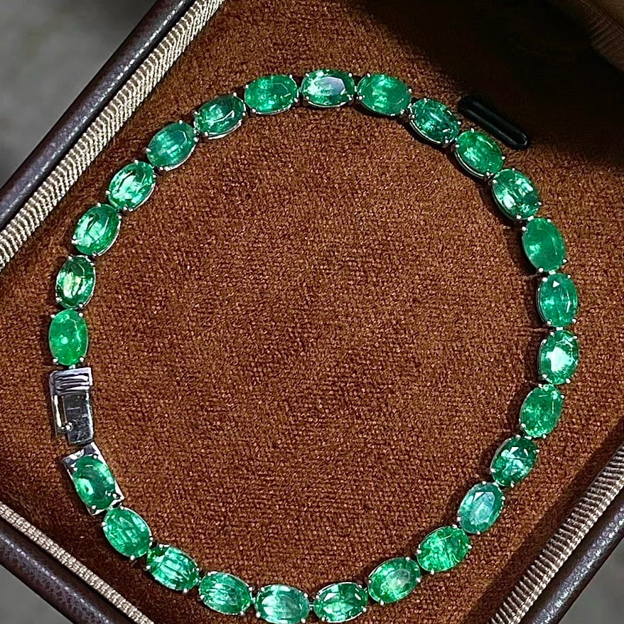 14k Gold 11.2 Ct Natural Emerald Bracelet: Ref:231158198 // gold content:14k gold // main gemstone:emerald // shape:oval // carat weight:11. 2ct // color:green // treatment:natural //