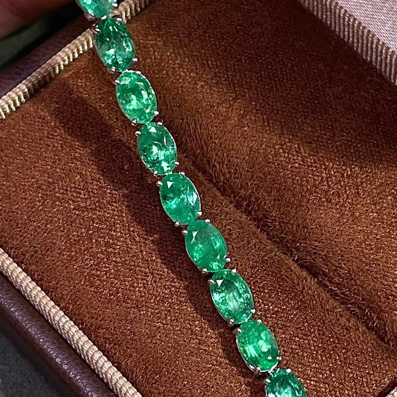 14k Gold 11.2 Ct Natural Emerald Bracelet - 2