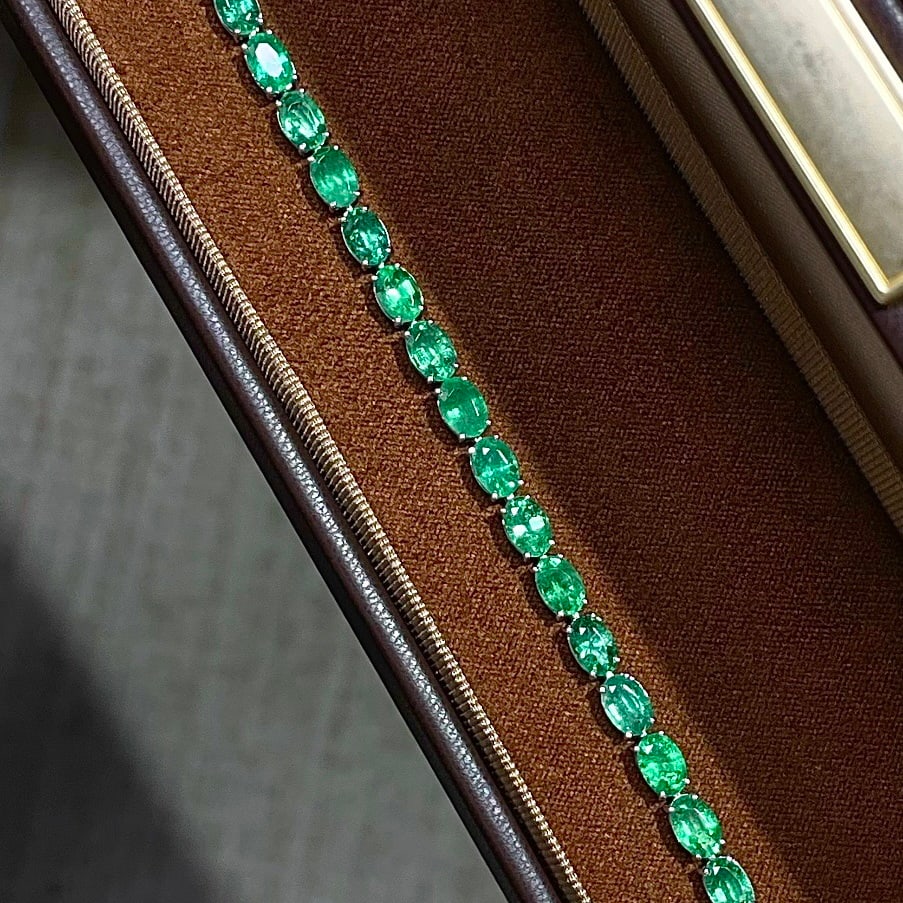 14k Gold 11.2 Ct Natural Emerald Bracelet - 5