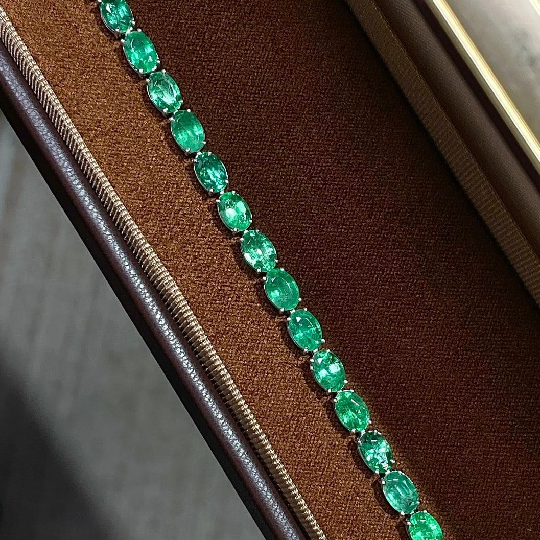 14k Gold 11.2 Ct Natural Emerald Bracelet - 6
