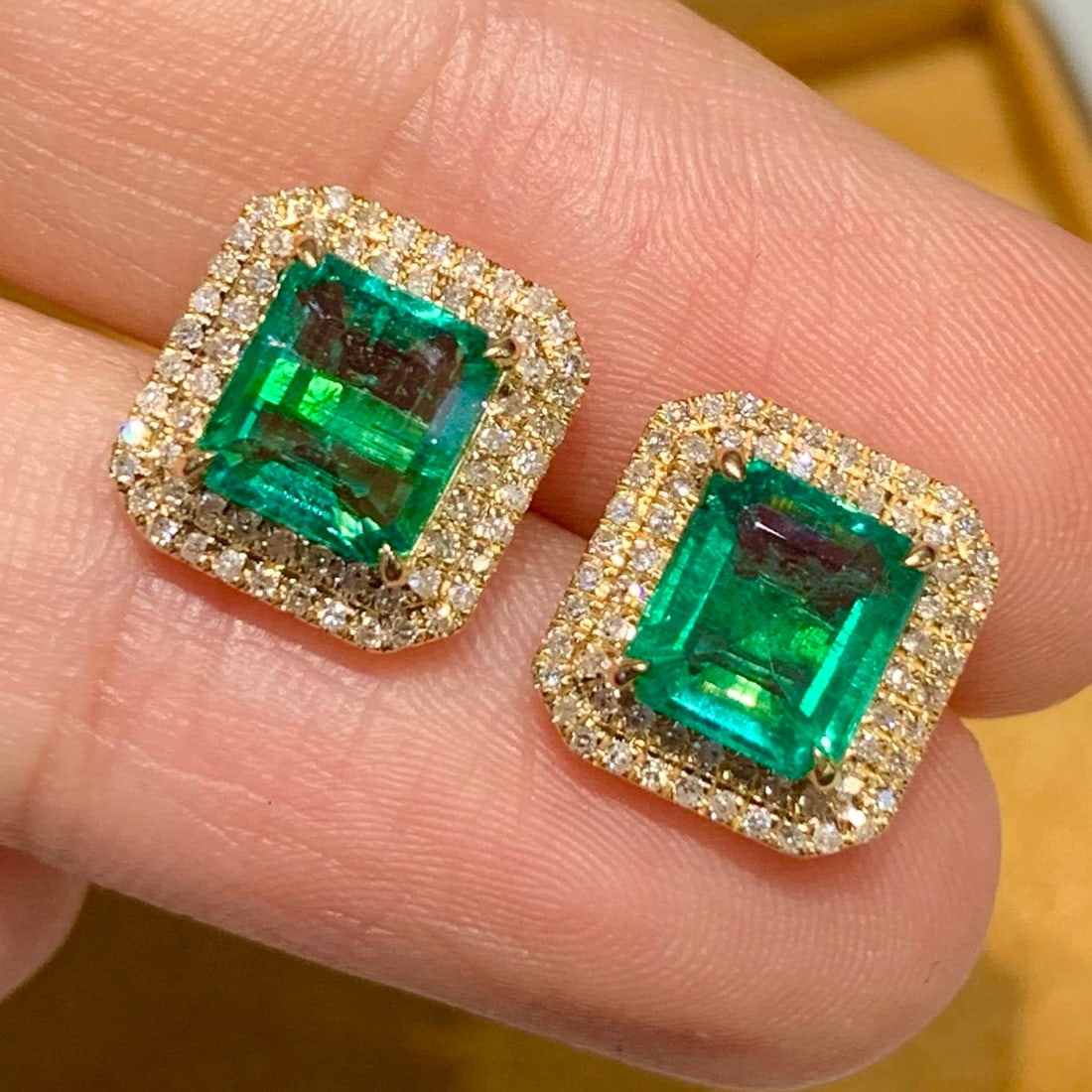 14k Gold 2.2 Ct Natural Emerald & Diamond Earrings - 3