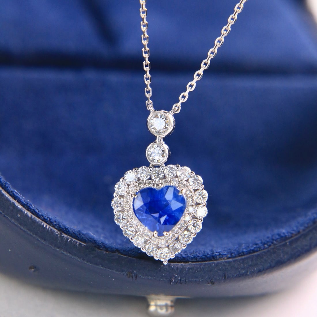 14k Gold 1.49 Ctw Natural Sapphire & Diamond Necklace: Ref:231158201 // gold content:14k gold // main gemstone:sapphire // shape:heart // carat weight:1. 02ct // color:blue // treatment:natural // // adjacent gemstone 2 : diamond // shape:round // carat