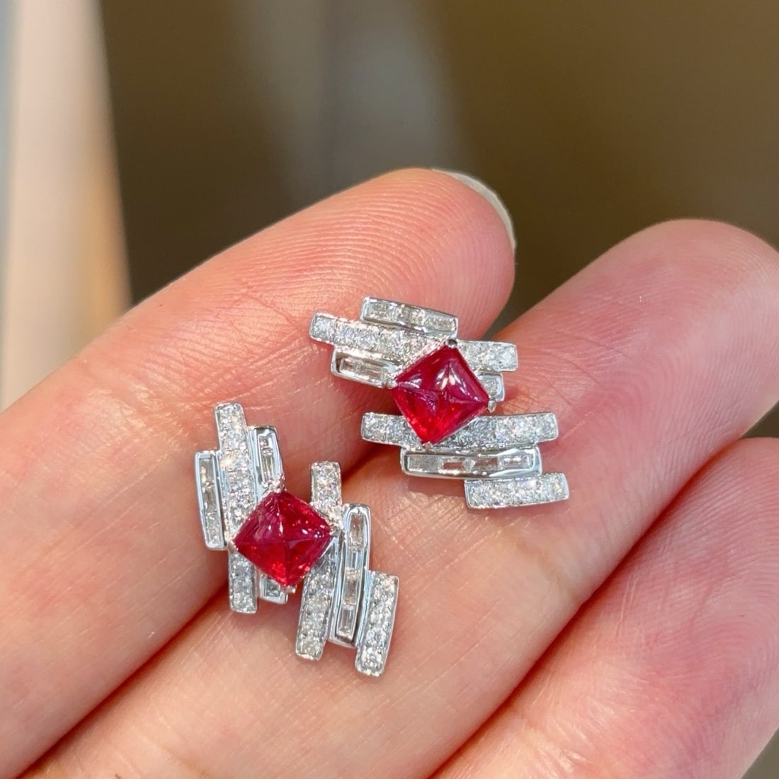 14k Gold 1.11 Ct Natural Spinel & Diamond Earrings: Ref:231158202 // gold content:14k gold // main gemstone:spinel // shape:sugar-loaf // carat weight:1. 11ct // color:red // treatment:natural // // adjacent gemstone 2 : diamond // shape:multiple //
