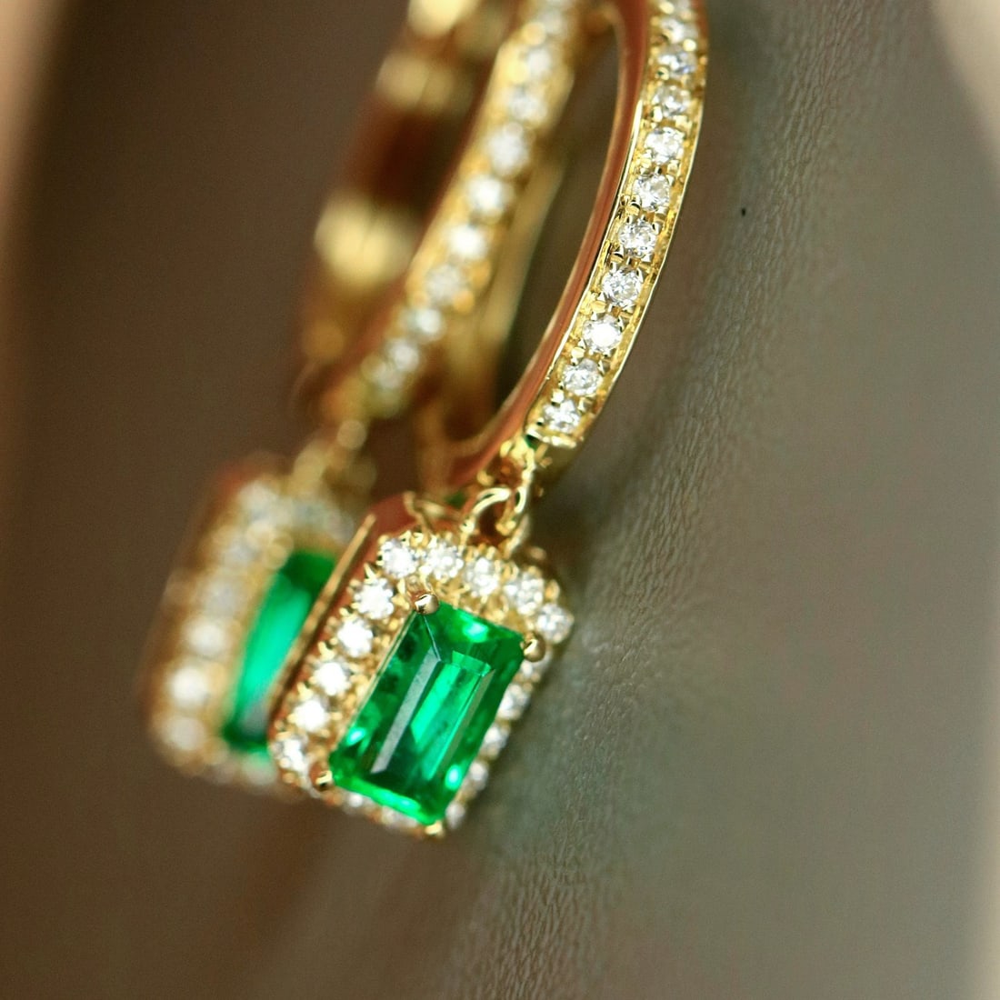 14k Gold 0.62 Ctw Natural Emerald & Diamond Earrings - 3