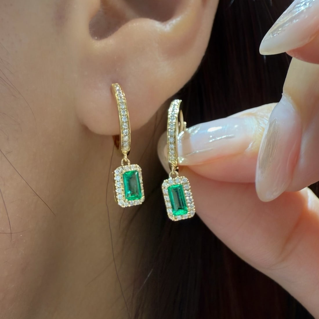 14k Gold 0.62 Ctw Natural Emerald & Diamond Earrings - 6