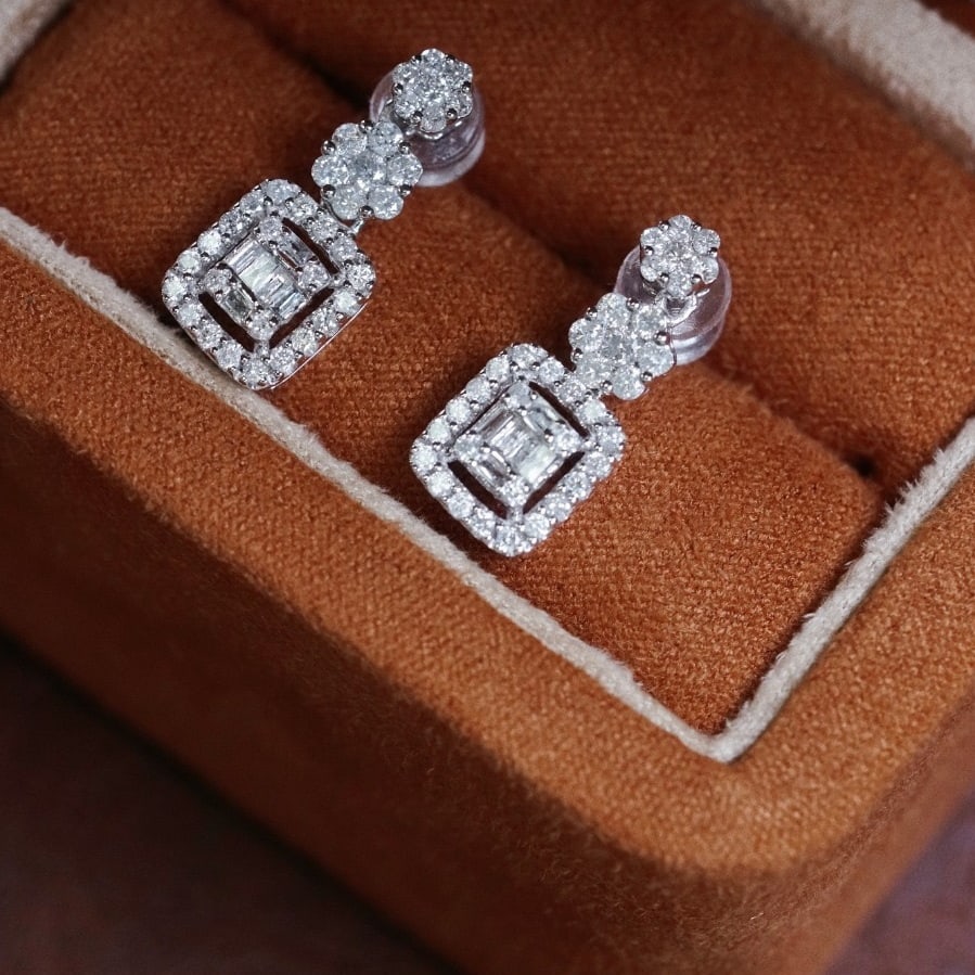 14k Gold 1.00 Ct Natural H Diamond Earrings: Ref:231158213 // gold content:14k gold // main gemstone:diamond // shape:multiple // carat weight:1. 00ct // clarity grade:vs-si // color:h // treatment:natural // Condition: New Low Estimate: