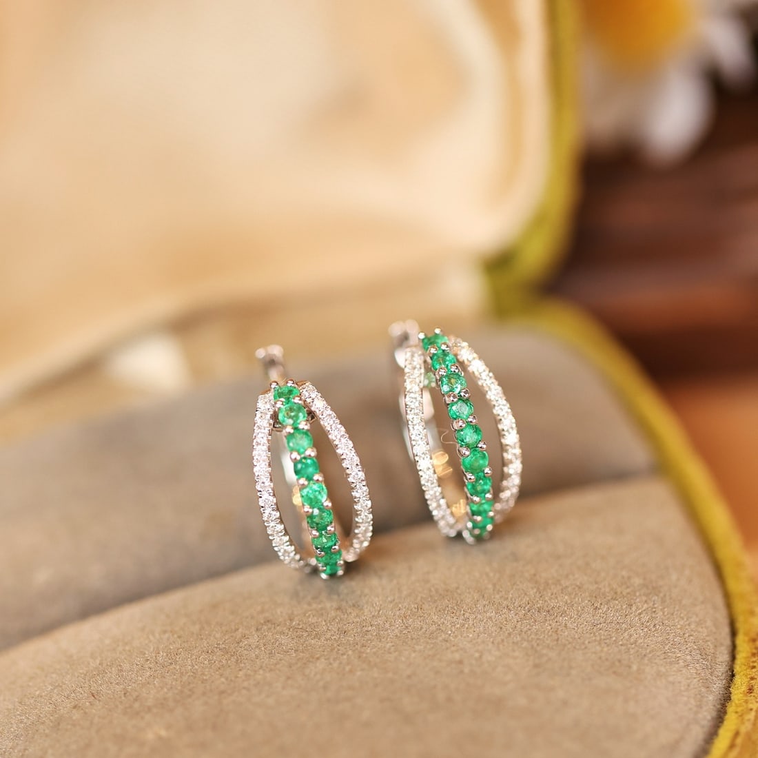 14k Gold 0.54 Ctw Natural Emerald & Diamond Earrings: Ref:231158214 // gold content:14k gold // main gemstone:emerald // shape:round // carat weight:0. 36ct // color:green // treatment:natural // cut grade:g // // adjacent gemstone 2 : diamond // shape:r