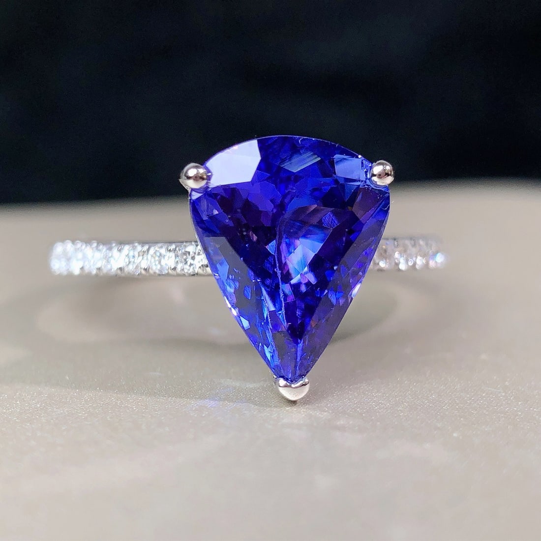 14k Gold 2.97 Ctw Natural Tanzanite & Diamond Ring - 3