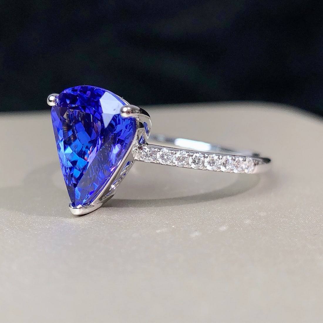 14k Gold 2.97 Ctw Natural Tanzanite & Diamond Ring - 4