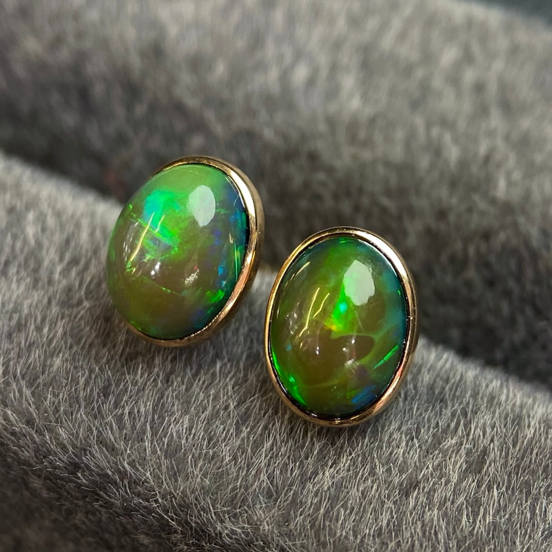 14k Gold 1.68 Ct Natural Opal Earrings - 2
