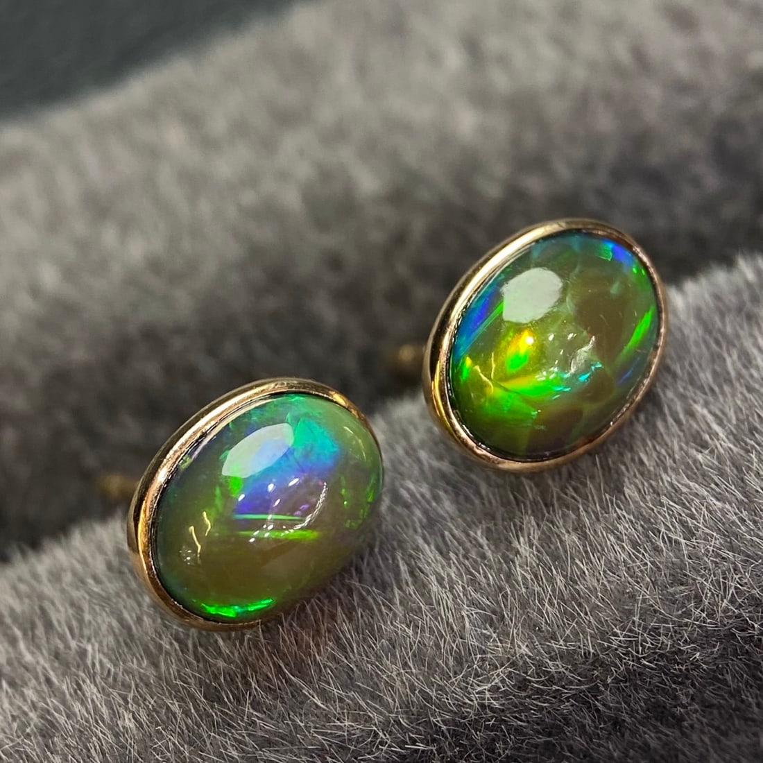 14k Gold 1.68 Ct Natural Opal Earrings - 3