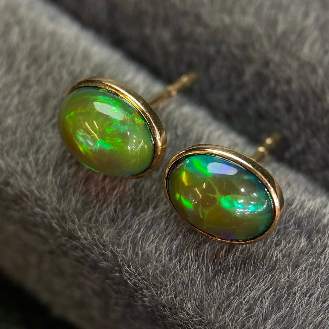 14k Gold 1.68 Ct Natural Opal Earrings - 4