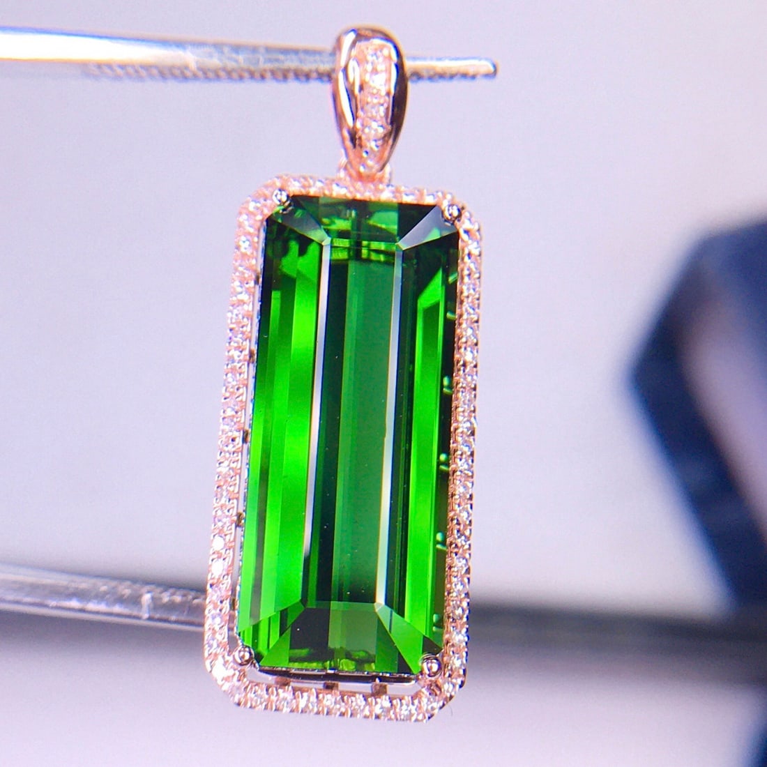 14k Gold 8.62 Ct Natural Tourmaline & Diamond Pendant( Without Chain ): Ref:231158303 // gold content:14k gold // main gemstone:tourmaline // shape:octagonal // carat weight:8. 62ct // color:green // treatment:natural // // adjacent gemstone 2 : diamond // shape:round // 