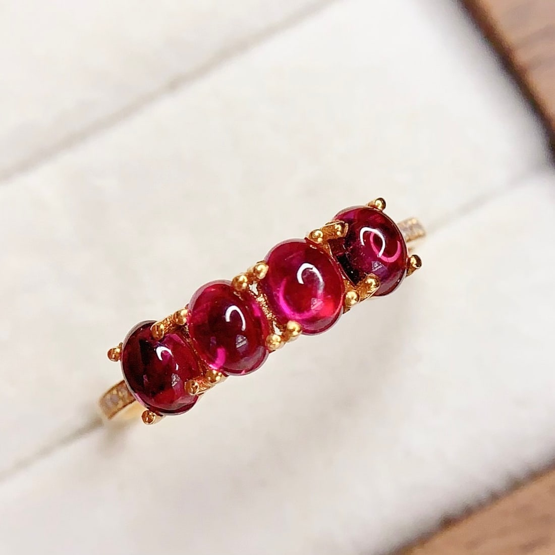 14k Gold 1.8 Ct Natural Tourmaline & Diamond Ring: Ref:231158311 // gold content:14k gold // ring size:7. 25us // // main gemstone:tourmaline // shape:oval // carat weight:1. 8ct // color:red // treatment:natural // // adjacent gemstone 2 : diamond