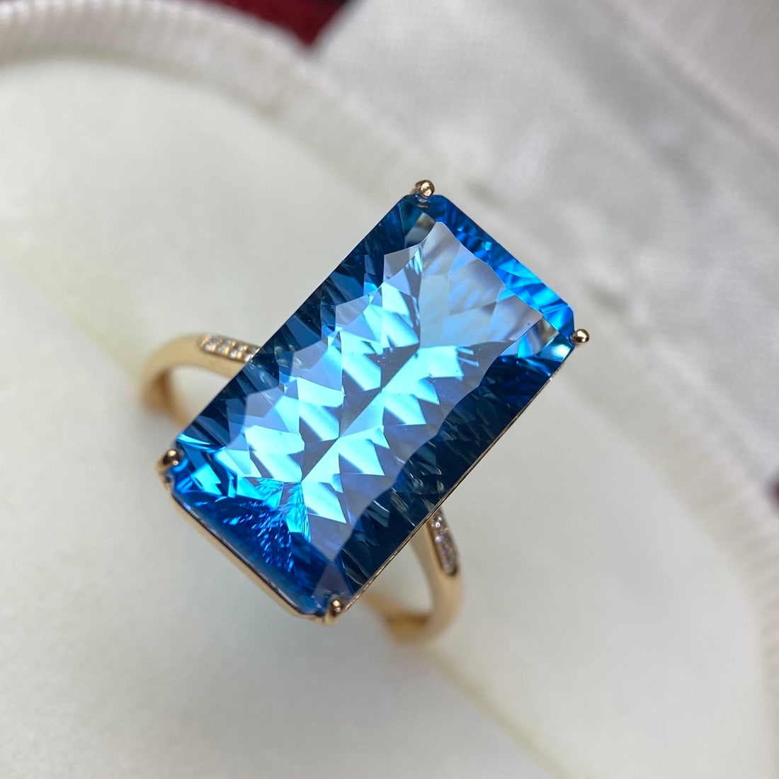 14k Gold 11.8 Ct Natural Topaz & Diamond Ring - 3
