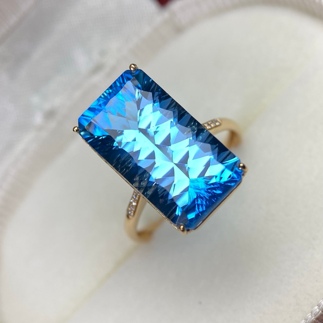 14k Gold 11.8 Ct Natural Topaz & Diamond Ring - 4