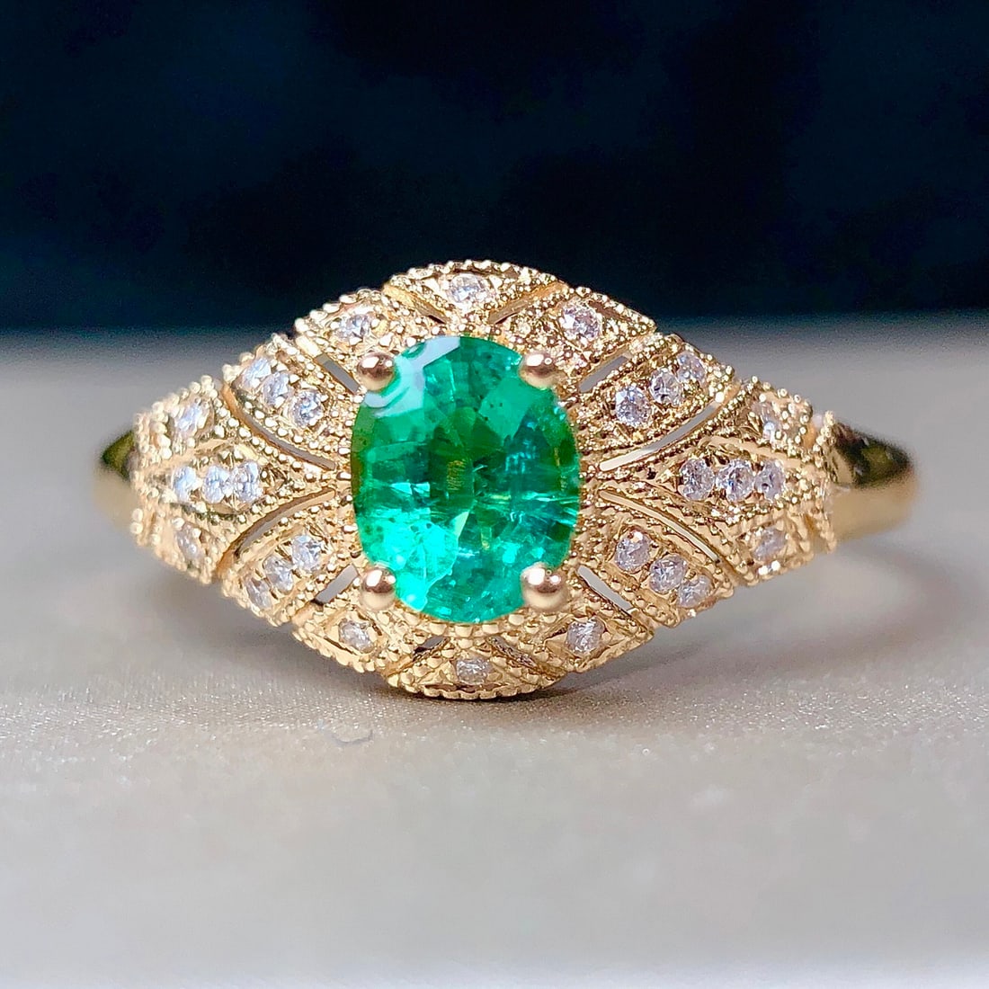14k Gold 0.47 Ctw Natural Emerald & Diamond Ring: Ref:231158335 // gold content:14k gold // ring size:7. 25us // // main gemstone:emerald // shape:oval // carat weight:0. 39ct // color:green // treatment:natural // // adjacent gemstone 2 : diamond //