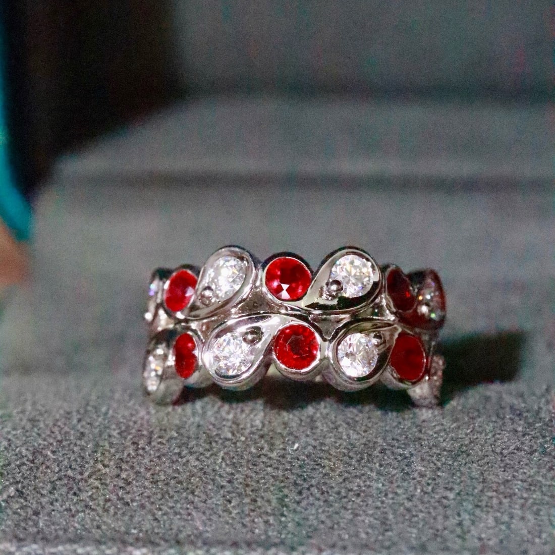 14k Gold 0.82 Ct Natural Ruby & Sapphire Ring: Ref:231158340 // gold content:14k gold // ring size:7. 25us // // main gemstone:ruby // shape:round // carat weight:0. 82ct // color:red // treatment:natural // cut grade:g // // adjacent gemstone 2