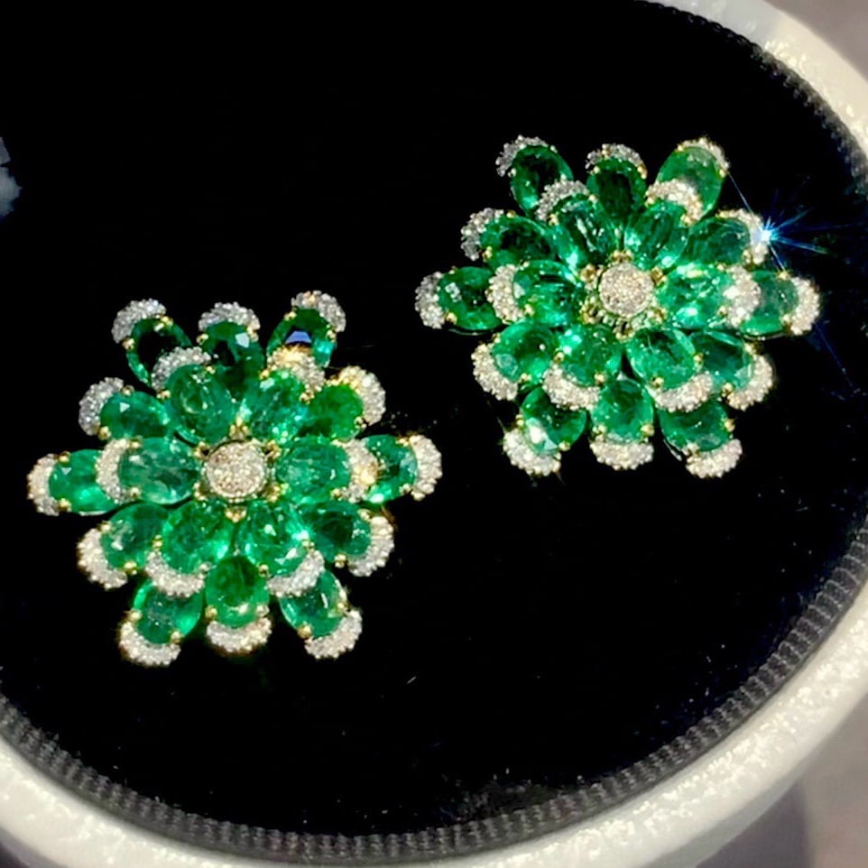 14k Gold 7.8 Ct Natural Emerald & Diamond Earrings - 6