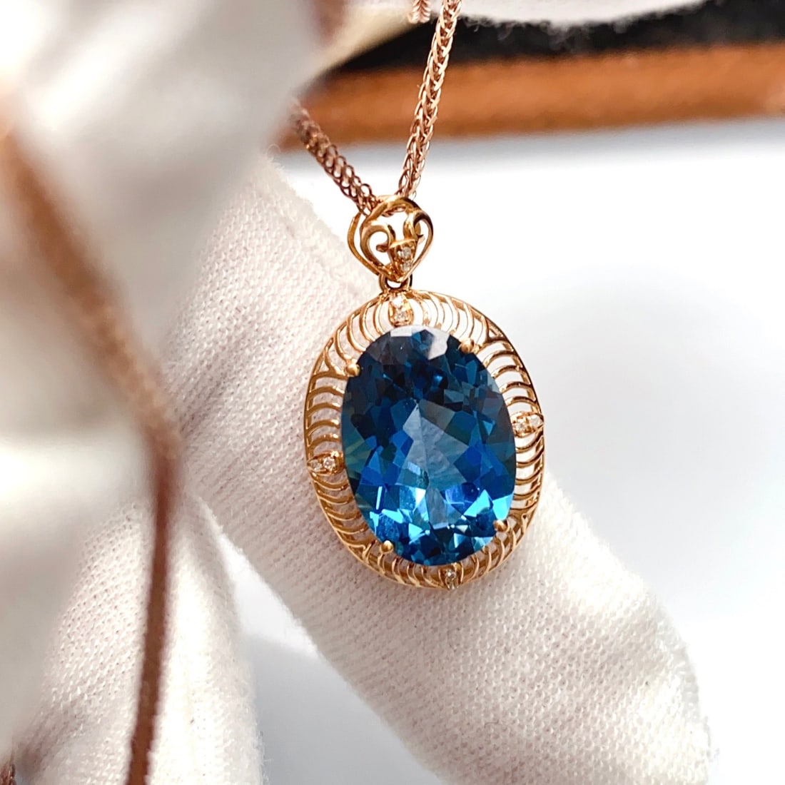 14k Gold 6.96 Ct Natural Topaz & Diamond Pendant( Without Chain ): Ref:231158348 // gold content:14k gold // main gemstone:topaz // shape:oval // carat weight:6. 96ct // color:blue // treatment:natural // // adjacent gemstone 2 : diamond // number of stones:10 //