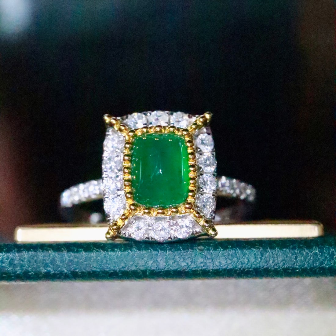 14k Gold 1.14 Ctw Natural Emerald & Diamond Ring: Ref:231158361 // gold content:14k gold // ring size:7. 25us // // main gemstone:emerald // shape:sugar-loaf // carat weight:0. 76ct // color:green // treatment:natural // // adjacent gemstone 2 :