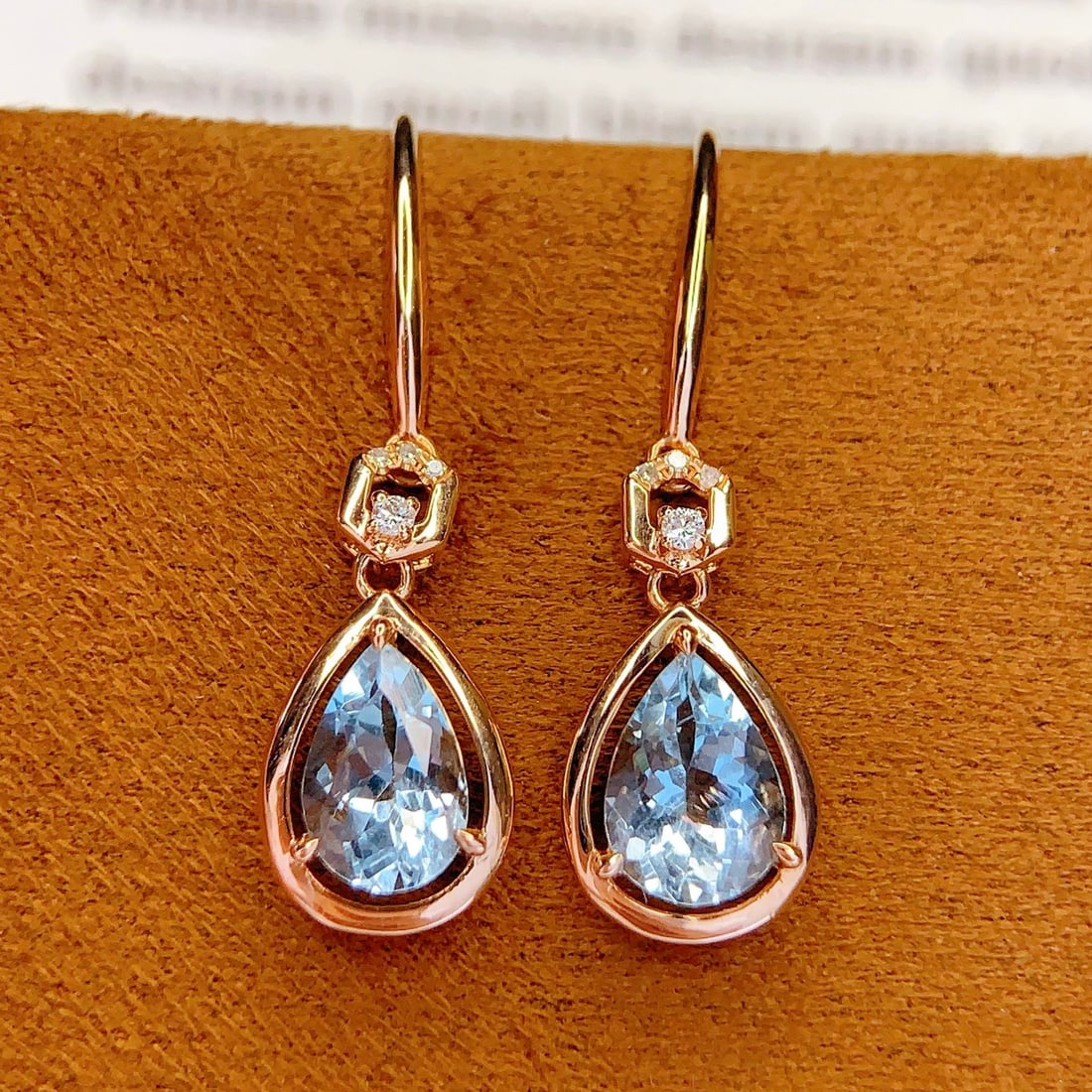 14k Gold 1.8 Ct Natural Aquamarine & Diamond Earrings - 3