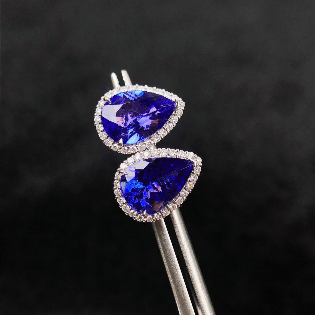 14k Gold 3.58 Ctw Natural Tanzanite & Diamond Earrings: Ref:231158375 // gold content:14k gold // main gemstone:tanzanite // shape:pear // carat weight:3. 32ct // color:blue // treatment:natural // // adjacent gemstone 2 : diamond // shape:round // carat