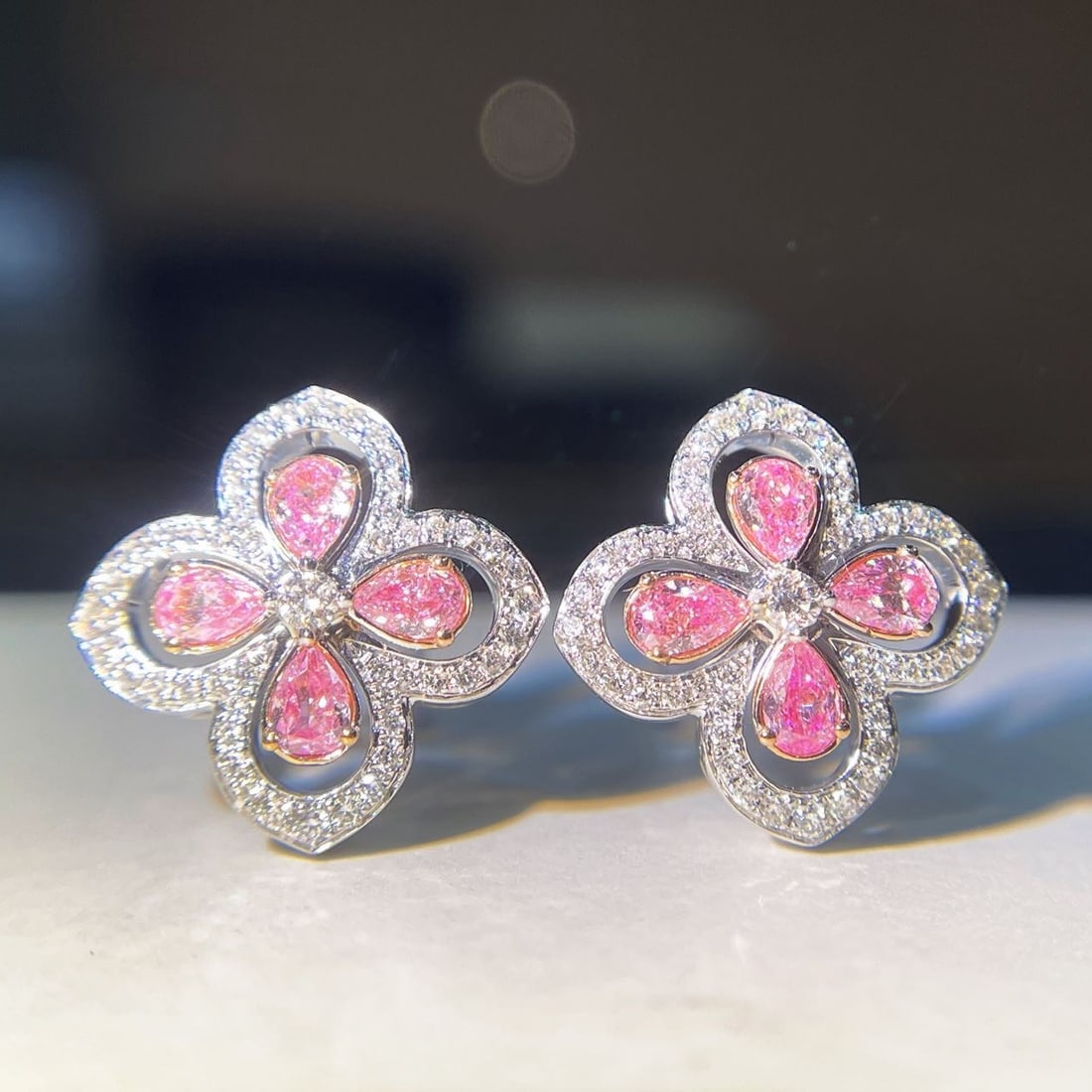 14k Gold 0.81 Ctw Natural Pink Diamond & Diamond Earrings: Ref:231158394 // gold content:14k gold // main gemstone:pink diamond // shape:pear // carat weight:0. 54ct // color:pink // treatment:natural // // adjacent gemstone 2 : diamond // shape:round // cara