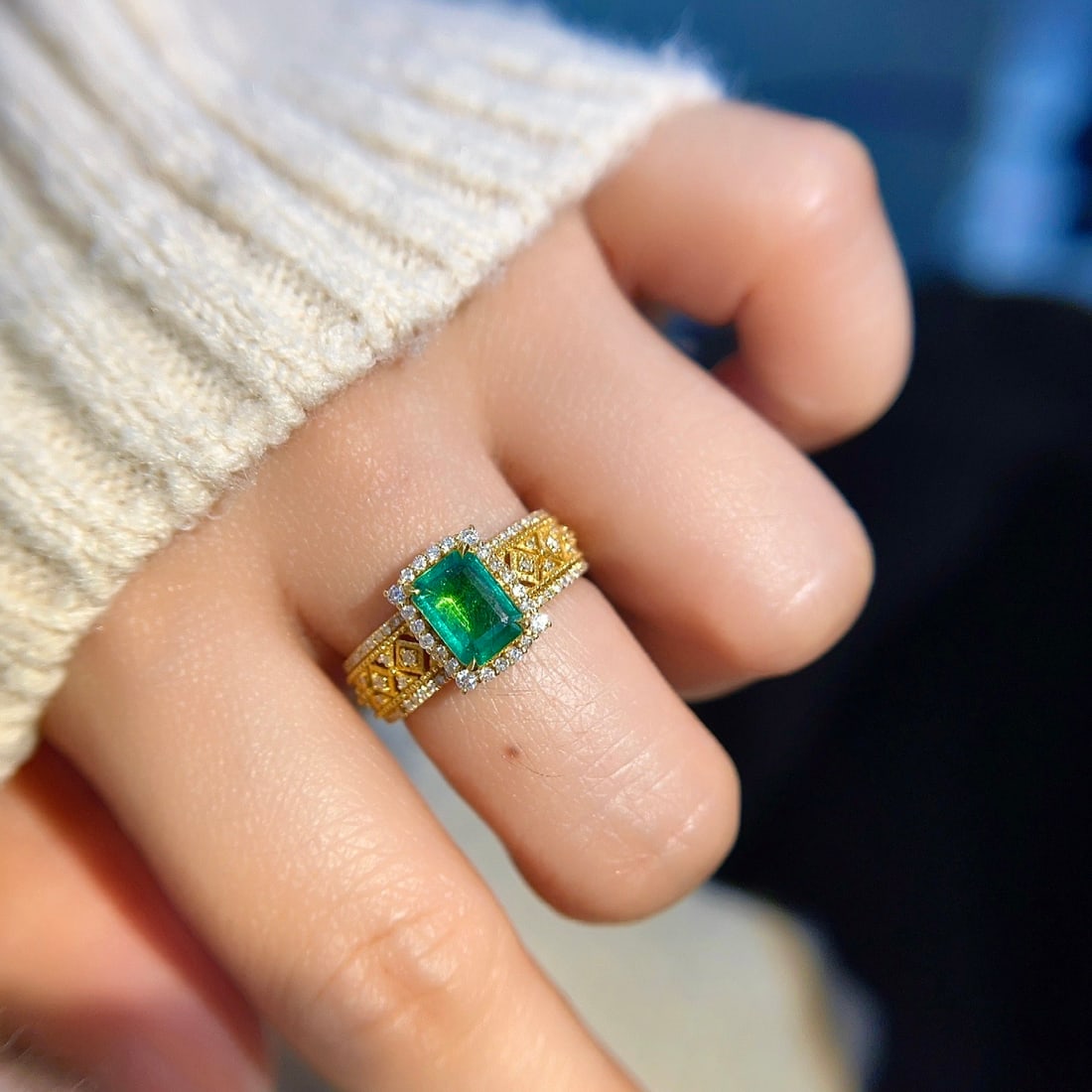 14k Gold 1.05 Ct Vivid Green Natural Emerald & Diamond Ring - 6