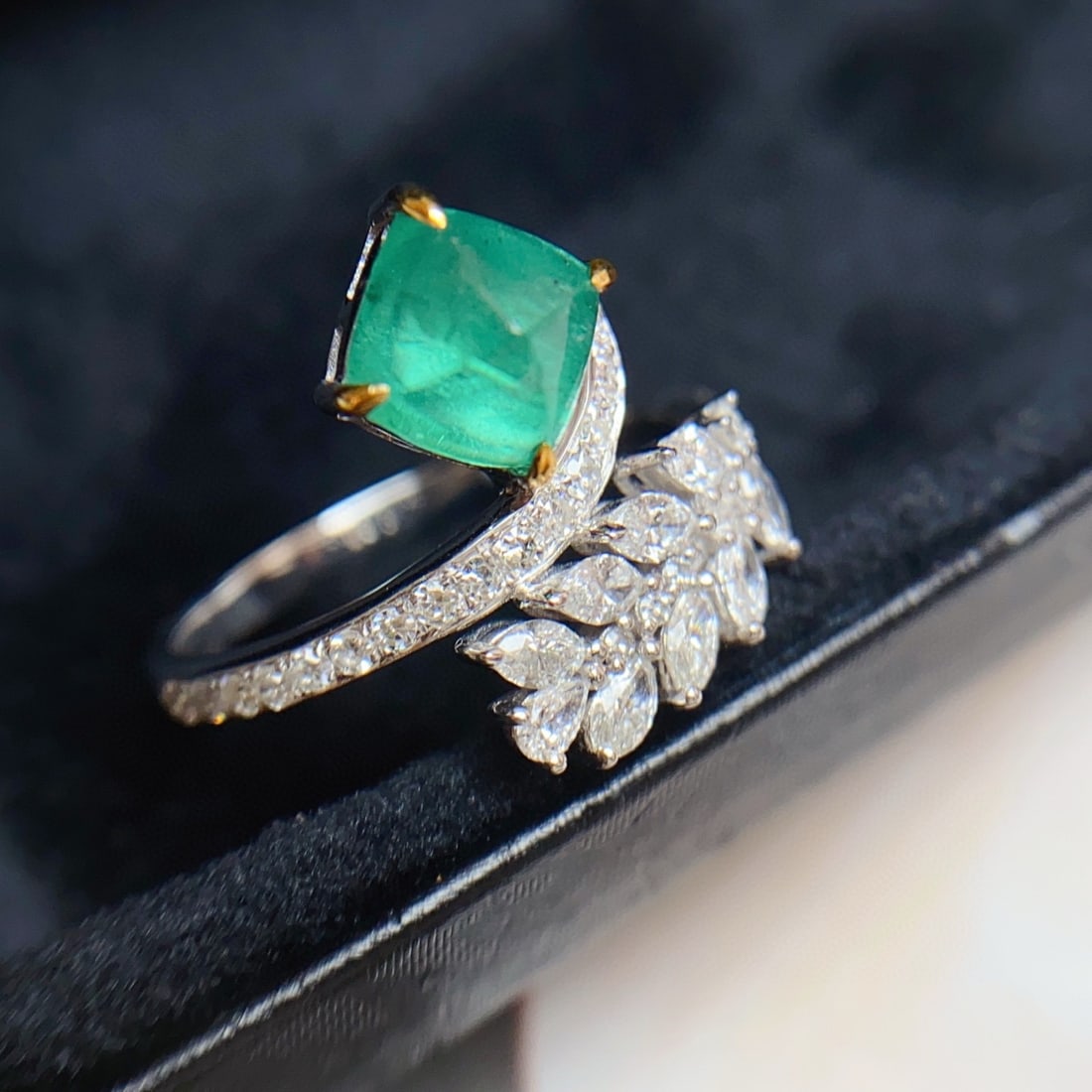 14k Gold 1.30 Ct Natural Emerald & Diamond Ring - 3