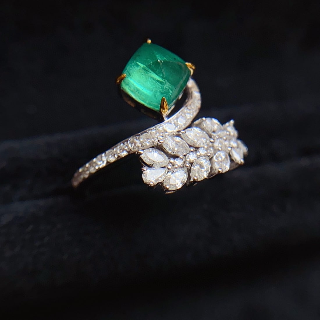 14k Gold 1.30 Ct Natural Emerald & Diamond Ring - 4