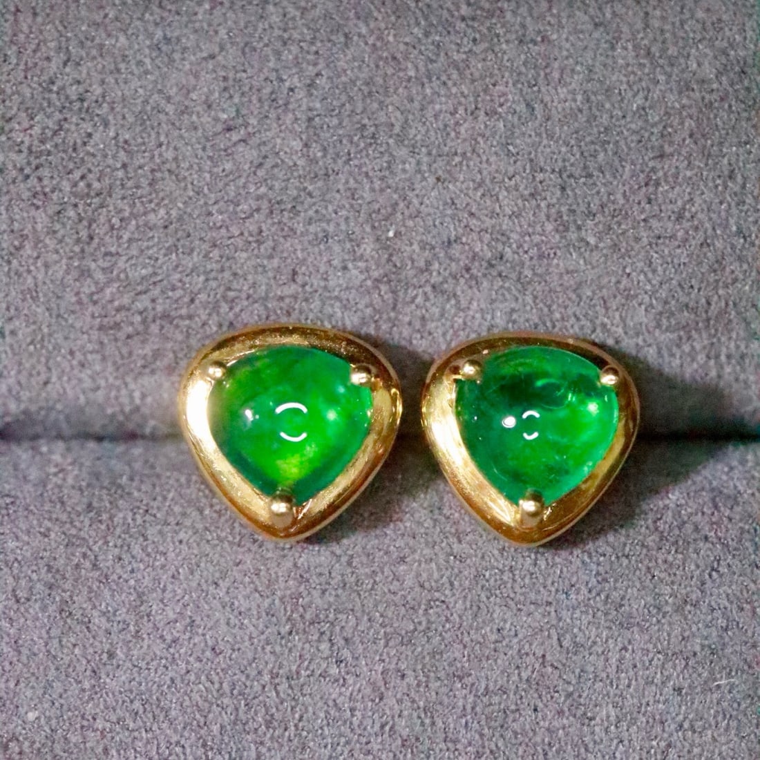 14k Gold 1.89 Ct Natural Emerald Earrings: Ref:231158411 // gold content:14k gold // main gemstone:emerald // shape:pear // carat weight:1. 89ct // color:green // treatment:natural // Condition: New Low Estimate: 2400.00 High Estimate: 3600.00