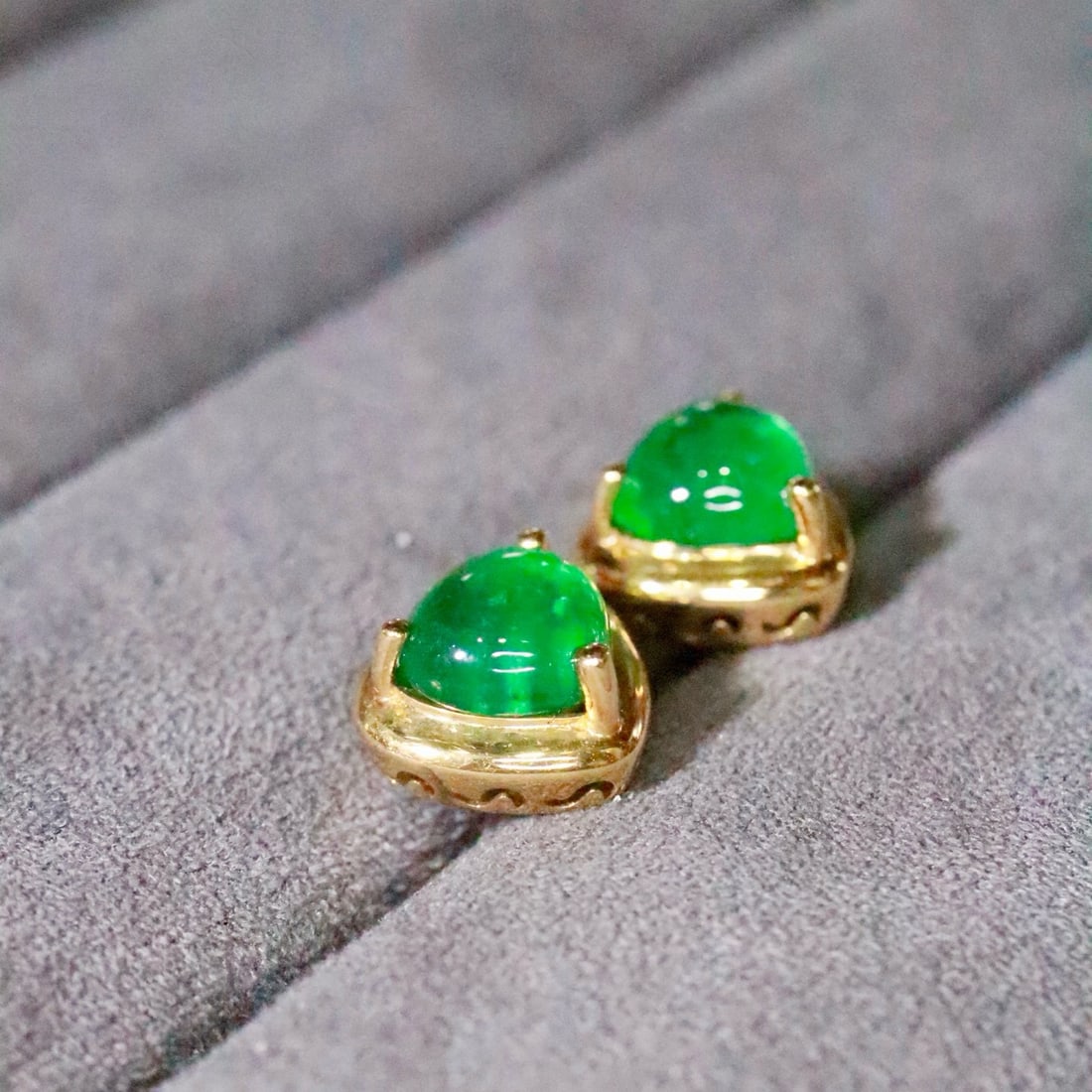 14k Gold 1.89 Ct Natural Emerald Earrings - 3
