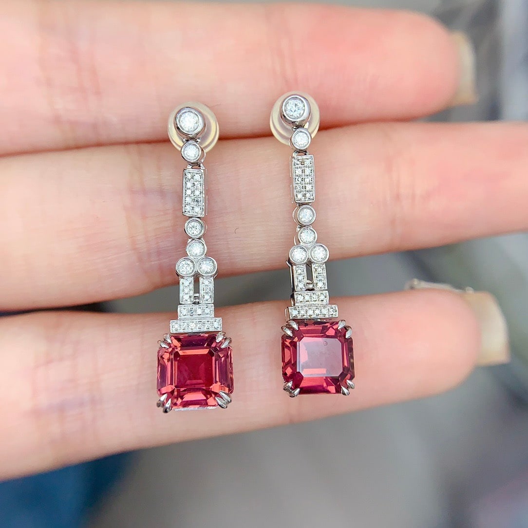 14k Gold 4.9 Ct Natural Tourmaline & Diamond Earrings: Ref:231158414 // gold content:14k gold // main gemstone:tourmaline // shape:octagonal // carat weight:4. 9ct // color:red // treatment:natural // // adjacent gemstone 2 : diamond // shape:round //
