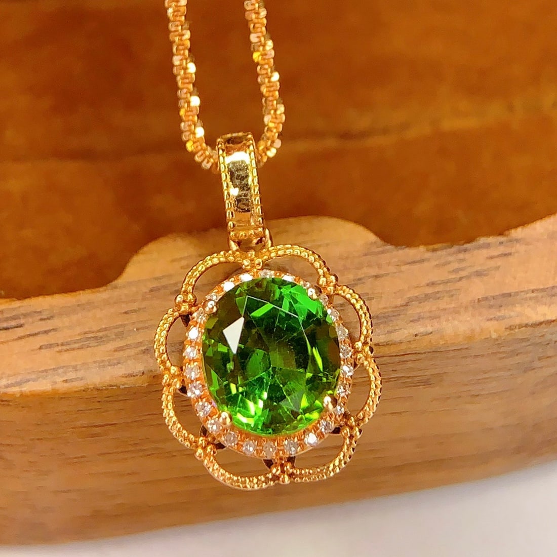14k Gold 1.72 Ct Natural Tourmaline & Diamond Pendant( Without Chain ): Ref:231158416 // gold content:14k gold // main gemstone:tourmaline // shape:oval // carat weight:1. 72ct // color:green // treatment:natural // // adjacent gemstone 2 : diamond // number of stones:26